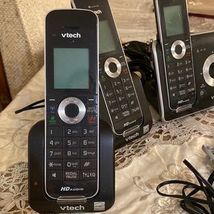 Wireless home phones (5 in total) with bluetooth